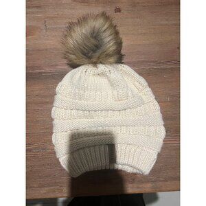 NWOT womens FURTALK white stretchy beanie hat